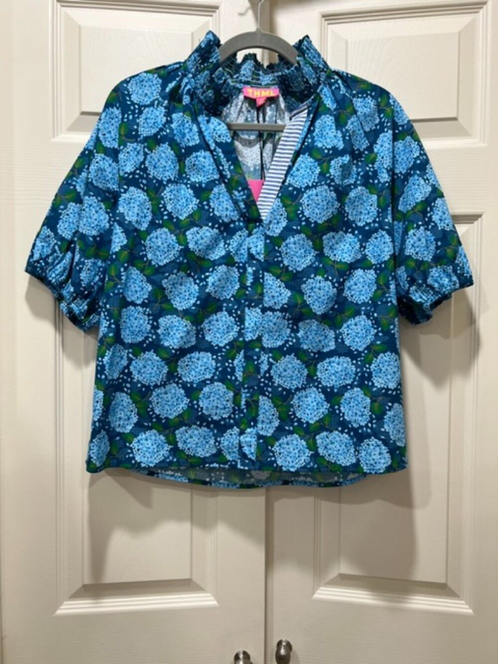 NWT Women THML Blue Hydrangea Floral Top Puff Sleeve Smocked Neck Blouse Medium